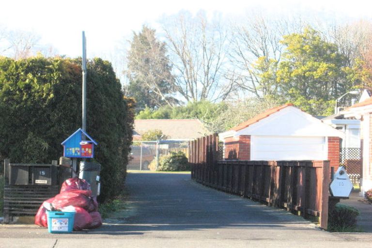 Photo of property in 1/13 Clevedon Road, Papakura, 2110