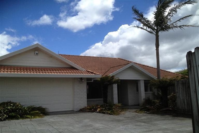 Photo of property in 2/12 Uldale Place, Northpark, Auckland, 2013