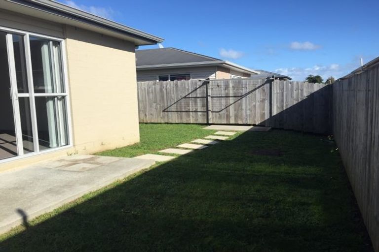 Photo of property in 110 Popokatea Drive, Takanini, 2112