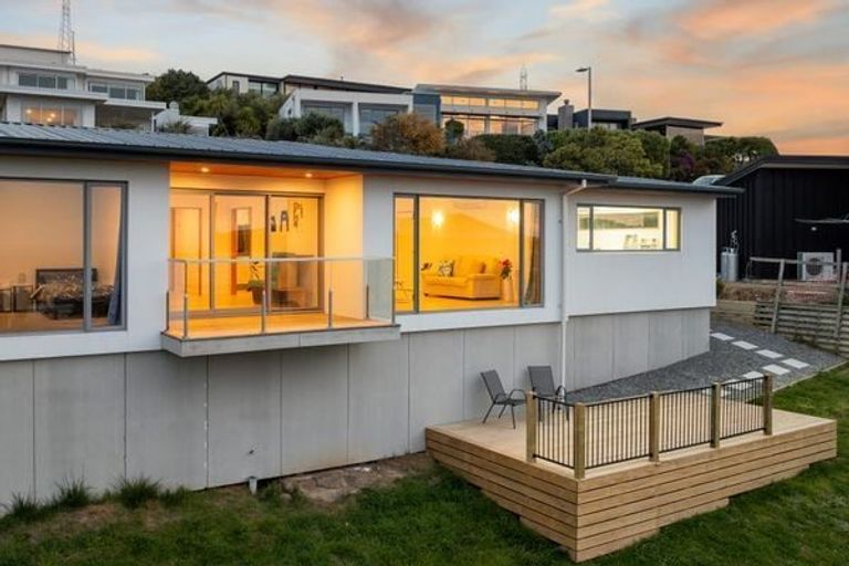 Photo of property in 5 Stoneyridge Close, Mount Pleasant, Christchurch, 8081