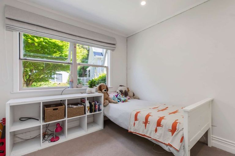 Photo of property in 207 Woodlands Park Road, Titirangi, Auckland, 0604
