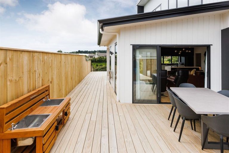 Photo of property in 18 Silkwood Place, Fitzherbert, Palmerston North, 4410