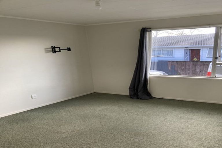 Photo of property in 40 Larissa Avenue, Henderson, Auckland, 0610