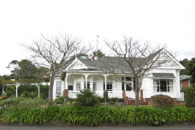 Photo of property in 14 Gilbert Street, New Plymouth, 4310