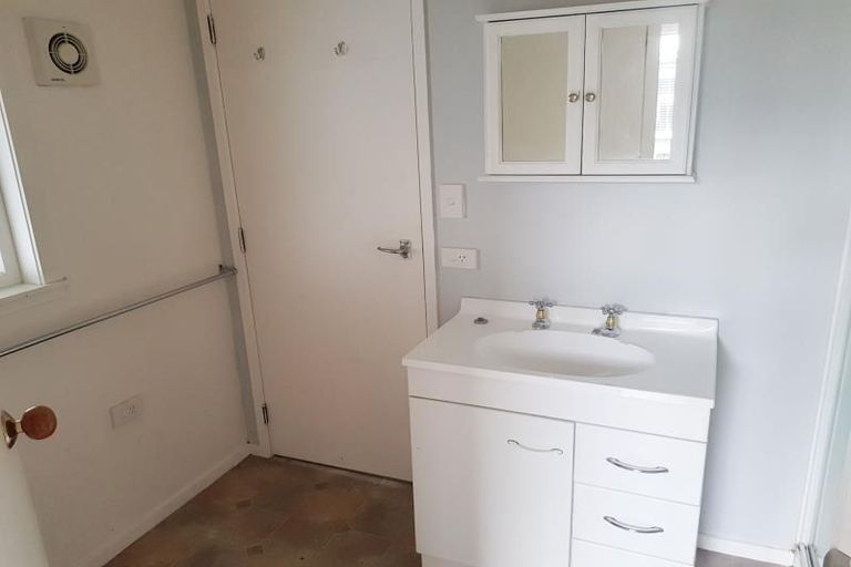 Photo of property in 2/12 Doment Crescent, Orewa, 0931