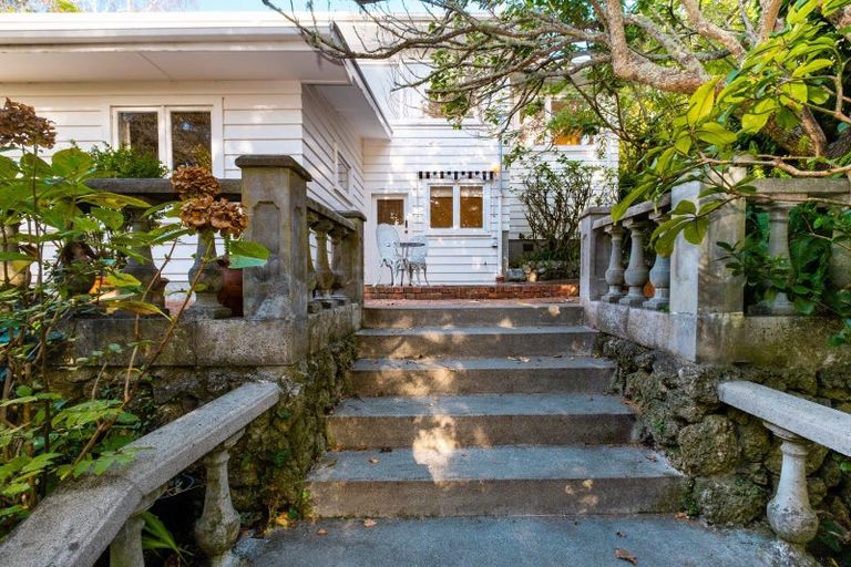 Photo of property in 3 Cobden Crescent, Bluff Hill, Napier, 4110