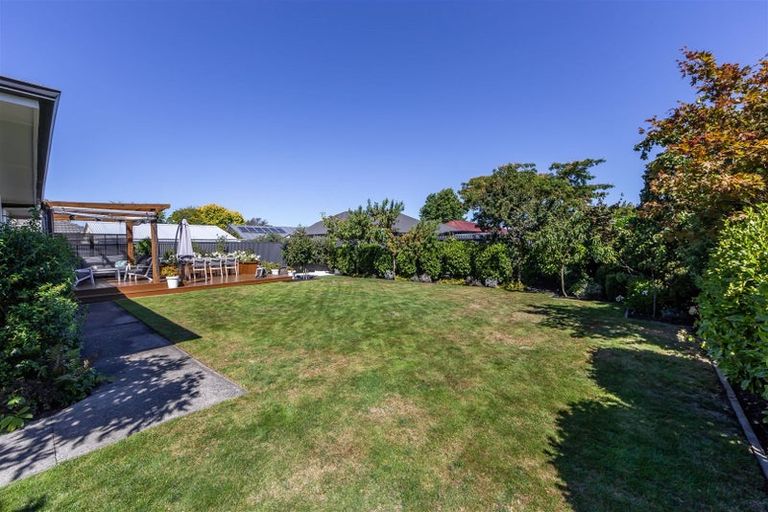 Photo of property in 28 Clipper Place, Redwood, Christchurch, 8051