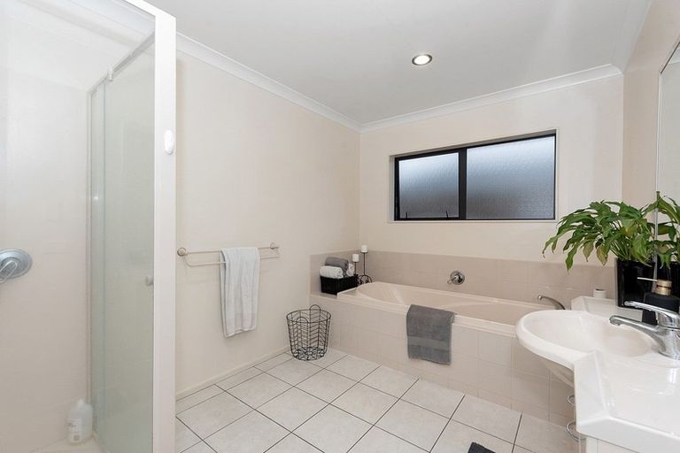 Photo of property in 40a Cairns Crescent, Rototuna, Hamilton, 3210