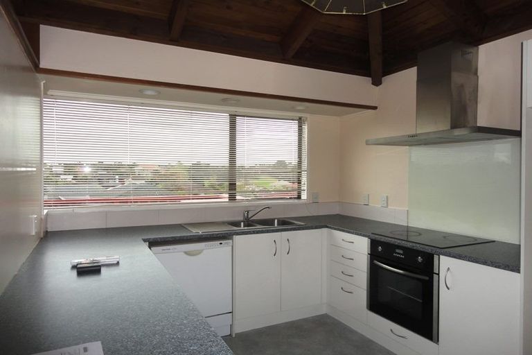 Photo of property in 34b Mark Edward Drive, Half Moon Bay, Auckland, 2012