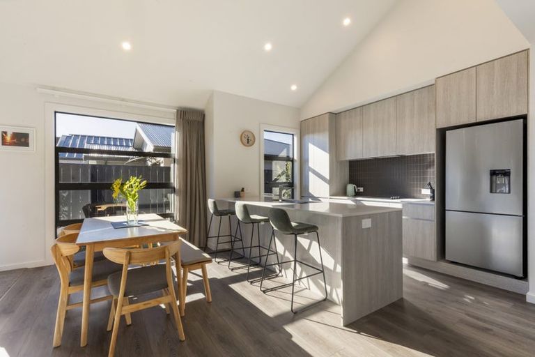 Photo of property in 33 Alps View Place, Lake Hayes, Queenstown, 9304