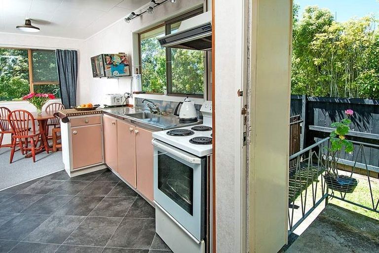 Photo of property in 2/24 Tango Place, Henderson, Auckland, 0610