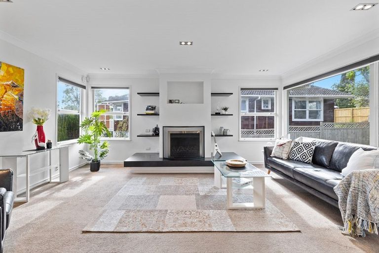 Photo of property in 16 Weatherly Road, Torbay, Auckland, 0630