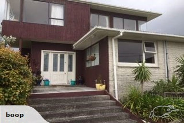 Photo of property in 10 Vaughan Crescent, Murrays Bay, Auckland, 0630