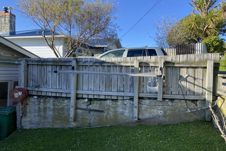 Photo of property in 64 Maupuia Road, Maupuia, Wellington, 6022