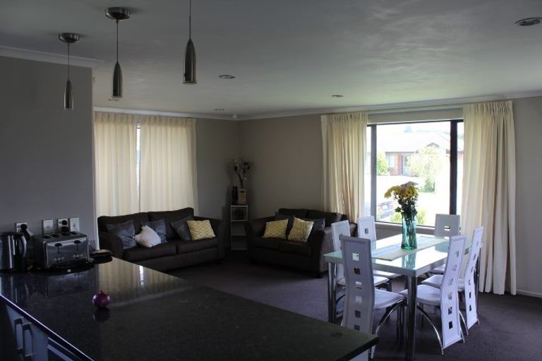 Photo of property in 102 Barrington Drive, Huntington, Hamilton, 3210