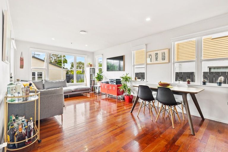 Photo of property in 39 Wharf Road, Te Atatu Peninsula, Auckland, 0610