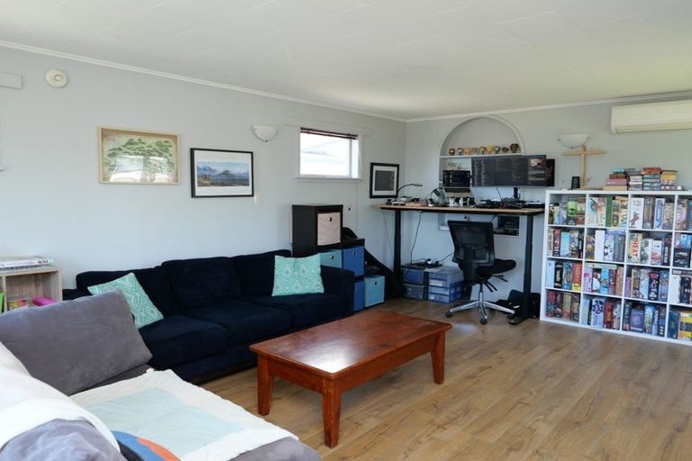 Photo of property in 46 Kaitawa Crescent, Paraparaumu, 5032