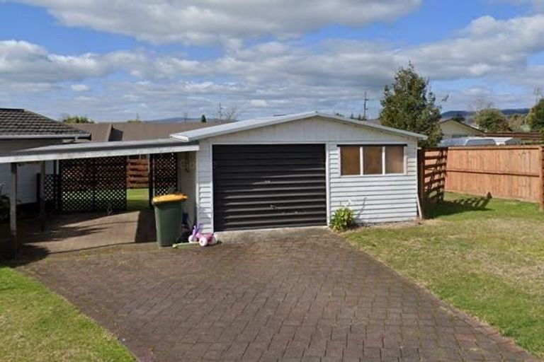 Photo of property in 2 Bata Place, Pomare, Rotorua, 3015