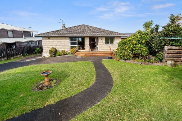 Photo of property in 98 Hebron Road, Waiake, Auckland, 0630