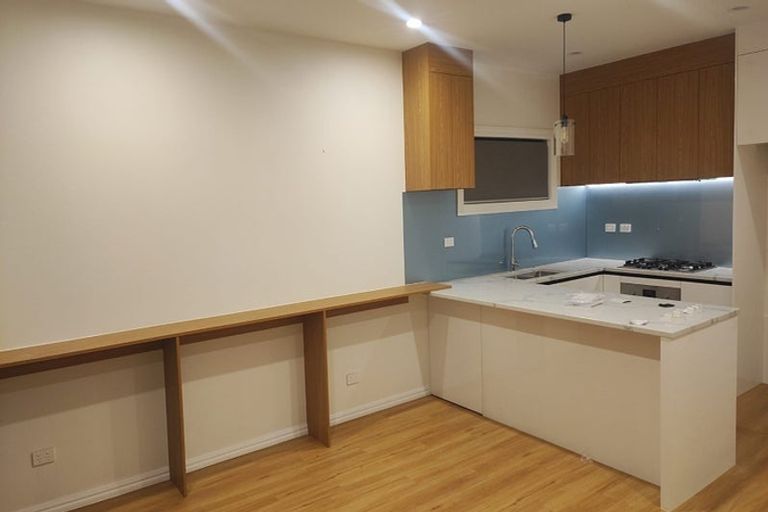 Photo of property in 2 Oakheart Way, Forrest Hill, Auckland, 0620