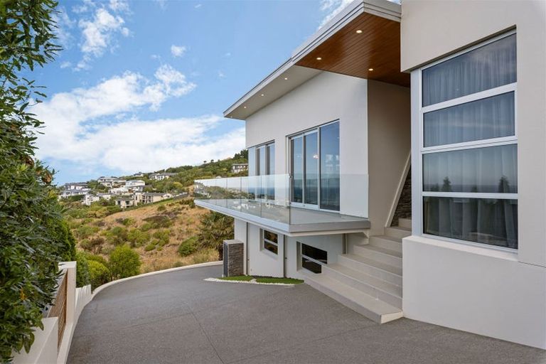 Photo of property in 4 Law Lane, Mount Pleasant, Christchurch, 8081