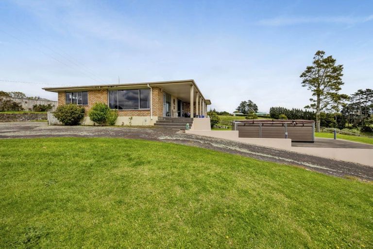 Photo of property in 200 Paraite Road, Paraite, New Plymouth, 4373