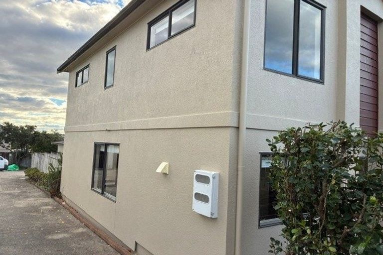 Photo of property in 35 Spalding Rise, Golflands, Auckland, 2013
