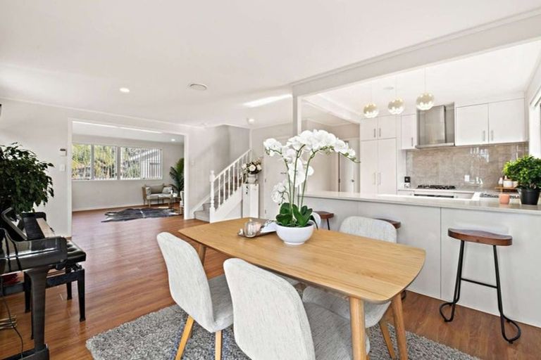 Photo of property in 22 Fiesta Drive, Half Moon Bay, Auckland, 2012