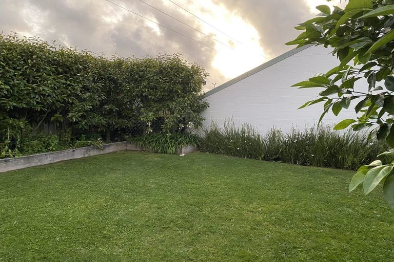 Photo of property in 3 Del Mar Place, Merrilands, New Plymouth, 4312