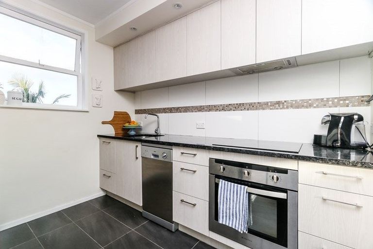 Photo of property in 2/27 Piccadilly Place, Kohimarama, Auckland, 1071