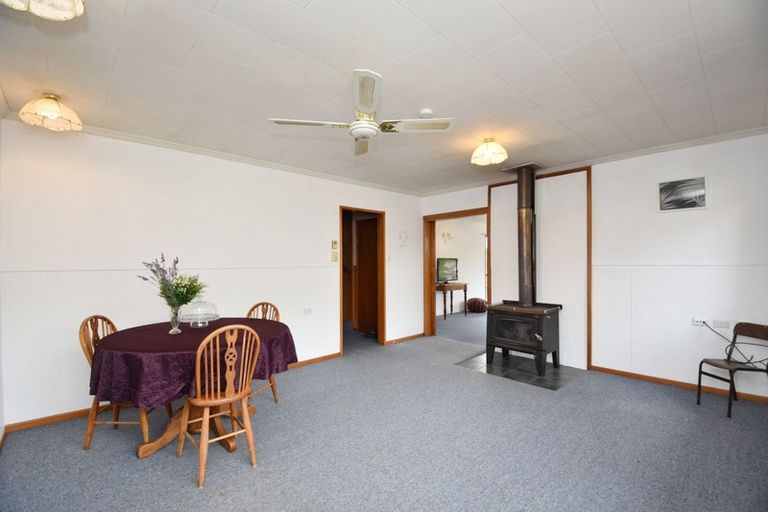 Photo of property in 1 Ferry Road, Tuatapere, 9620