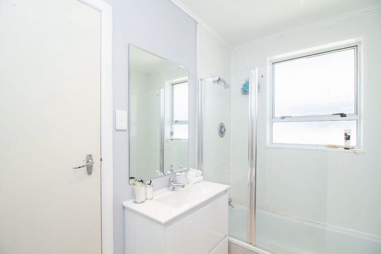 Photo of property in 270b Wellington Road, Wainuiomata, Lower Hutt, 5014