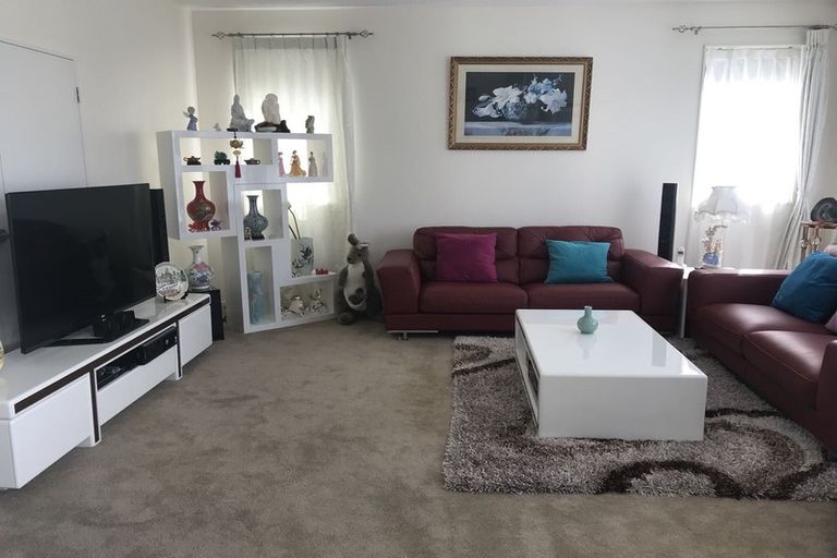 Photo of property in 60 Harrowglen Drive, Northcross, Auckland, 0630