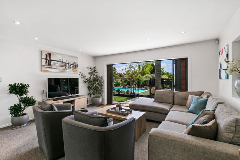 Photo of property in 21 Sartors Avenue, Northcross, Auckland, 0630