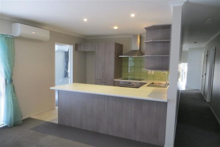 Photo of property in 28 Coventry Way, Long Bay, Auckland, 0630