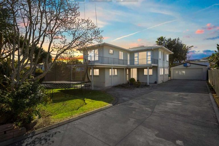 Photo of property in 53 Taikata Road, Te Atatu Peninsula, Auckland, 0610