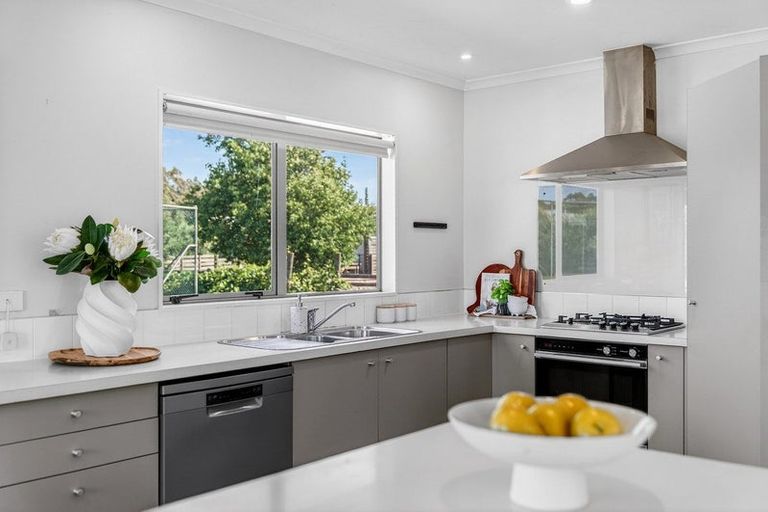 Photo of property in 8 Redwood Lane, Martinborough, 5711