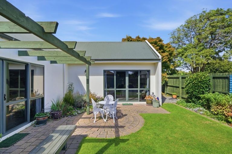 Photo of property in 2/139 Maidstone Road, Ilam, Christchurch, 8041