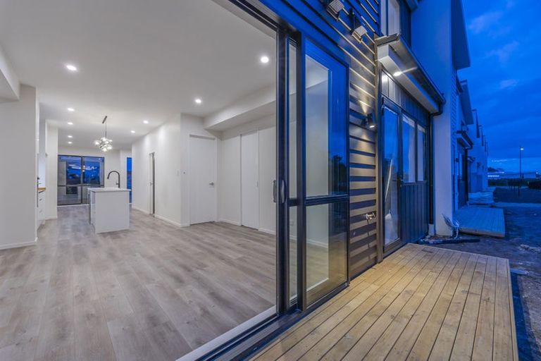 Photo of property in 7 Whawhaki Lane, Kumeu, 0810