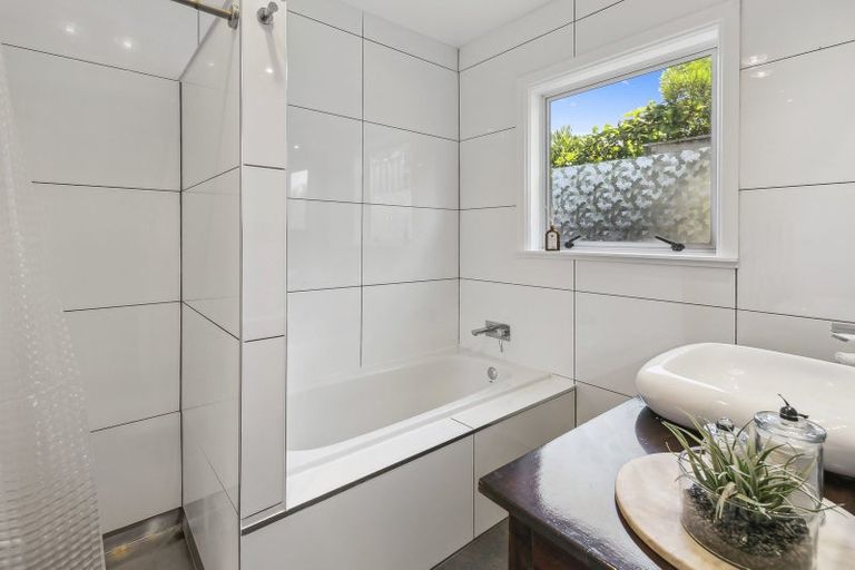 Photo of property in 102a Homebush Road, Khandallah, Wellington, 6035