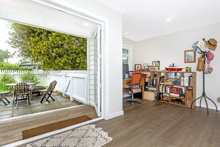 Photo of property in 14 Lysnar Street, Okitu, Gisborne, 4010