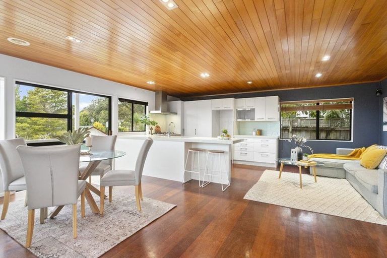 Photo of property in 92b Sandspit Road, Shelly Park, Auckland, 2014