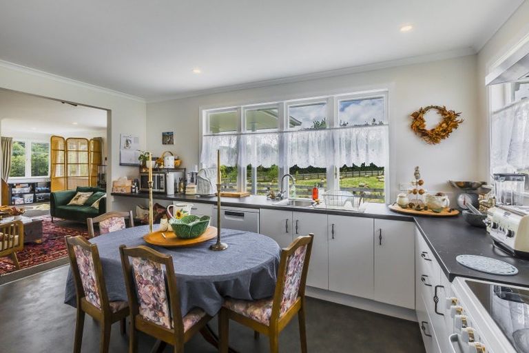 Photo of property in 11 Tiffen Lane, Waipawa, 4210