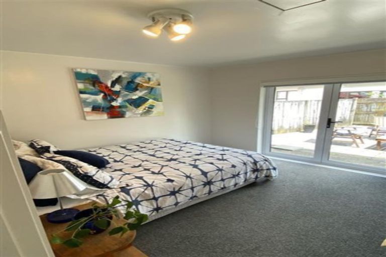 Photo of property in 2/11 Parramatta Place, Botany Downs, Auckland, 2010