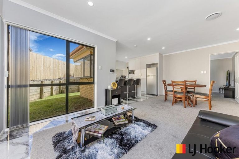 Photo of property in 54 Etherton Drive, Weymouth, Auckland, 2103