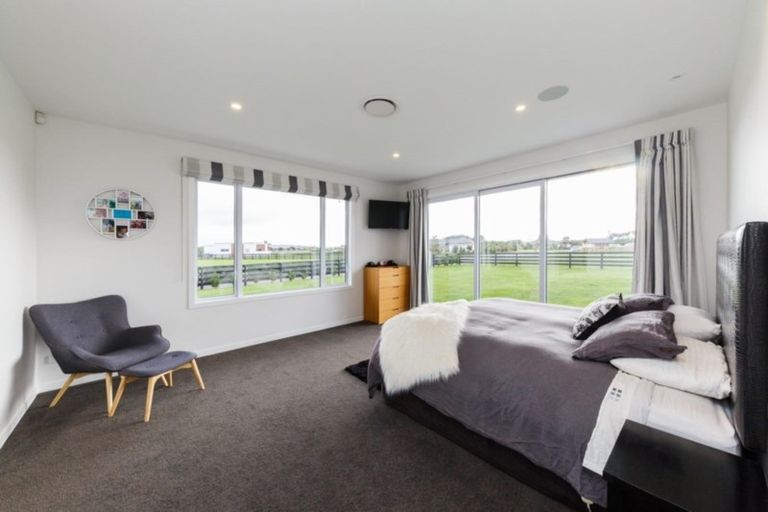 Photo of property in 33 Hartwell Drive, Kelvin Grove, Palmerston North, 4470