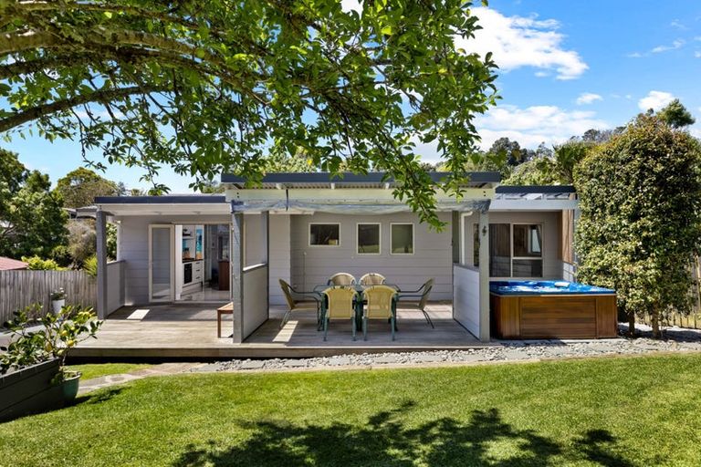 Photo of property in 7 William Hadlow Place, Hatfields Beach, Orewa, 0931