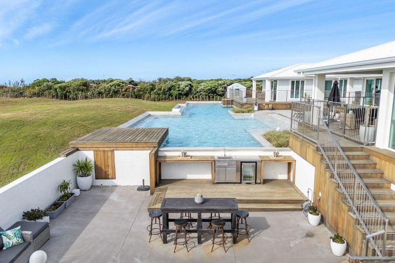 Photo of property in 87 Rutherford Drive, Waikanae Beach, Waikanae, 5036