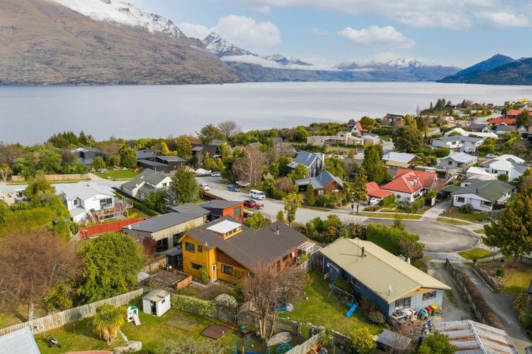 Photo of property in 5 Larch Court, Kelvin Heights, Queenstown, 9300