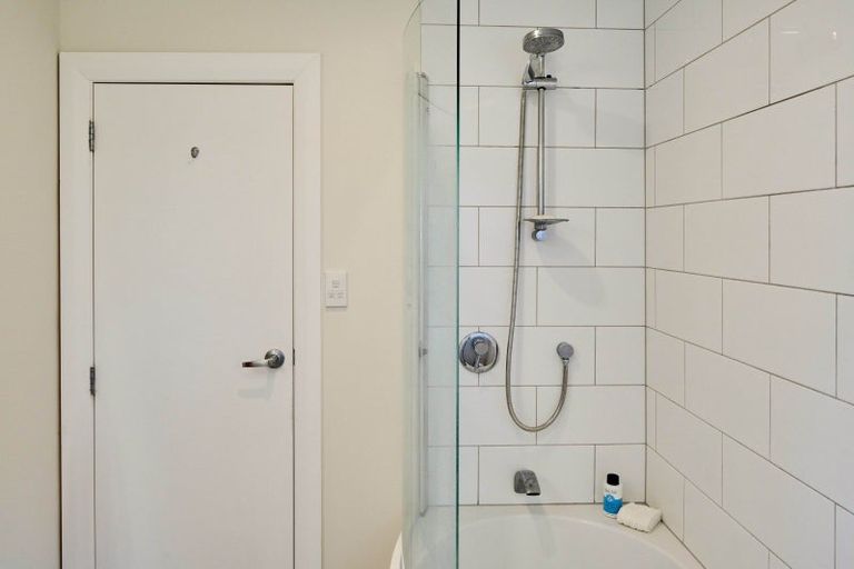 Photo of property in 6 York Street, Moera, Lower Hutt, 5010